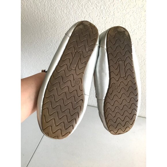 WARM WOMENS SILVER TONE SLIP ON SHOES SIZE 8 - Picture 4 of 5